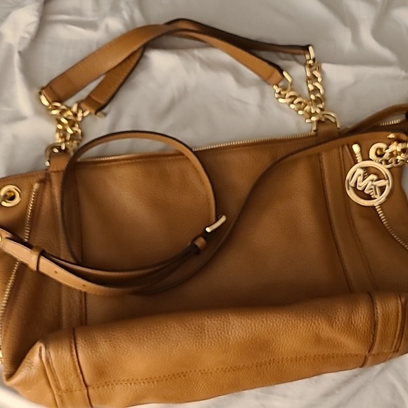 Micheal Kors purse - Picture 3 of 4